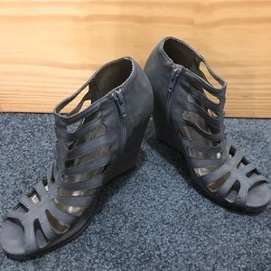 Coconuts blue suede open toed wedges size 7